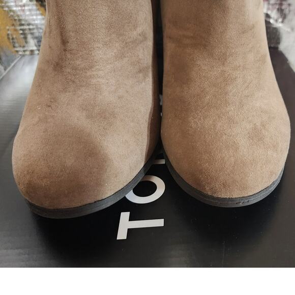 NIB Torrid Faux Suede Round Toe Ankle 3" Heel Bootie Taupe (Wide) Plus Size: 8W - Picture 5 of 6